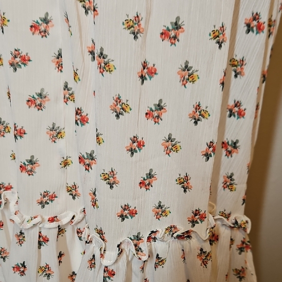 GAP White Floral Ruffle Blouse - Picture 2 of 8